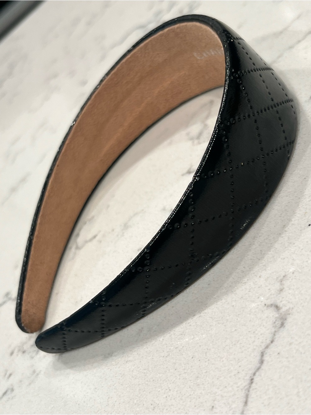 CHANEL Black & White Quilted Pattern Headband - Picture 3 of 4